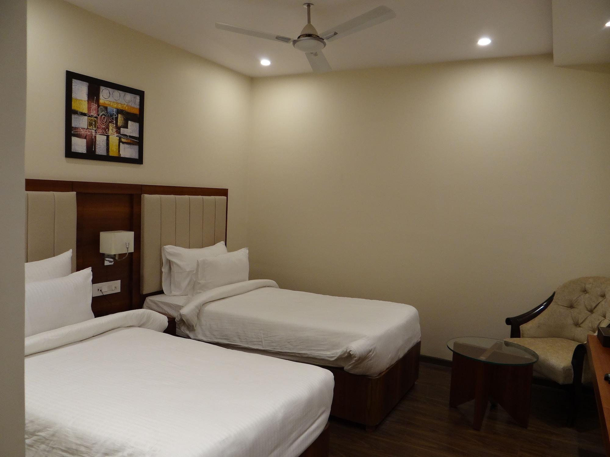 Hotel Tridev Varanasi Exterior foto