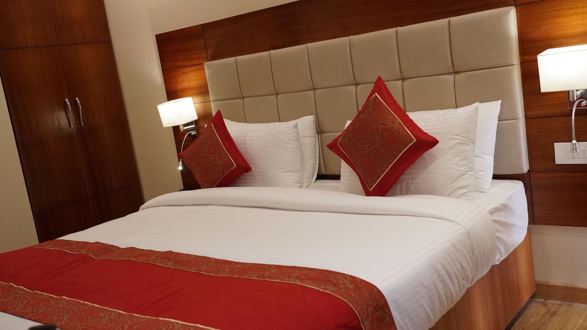 Hotel Tridev Varanasi Exterior foto
