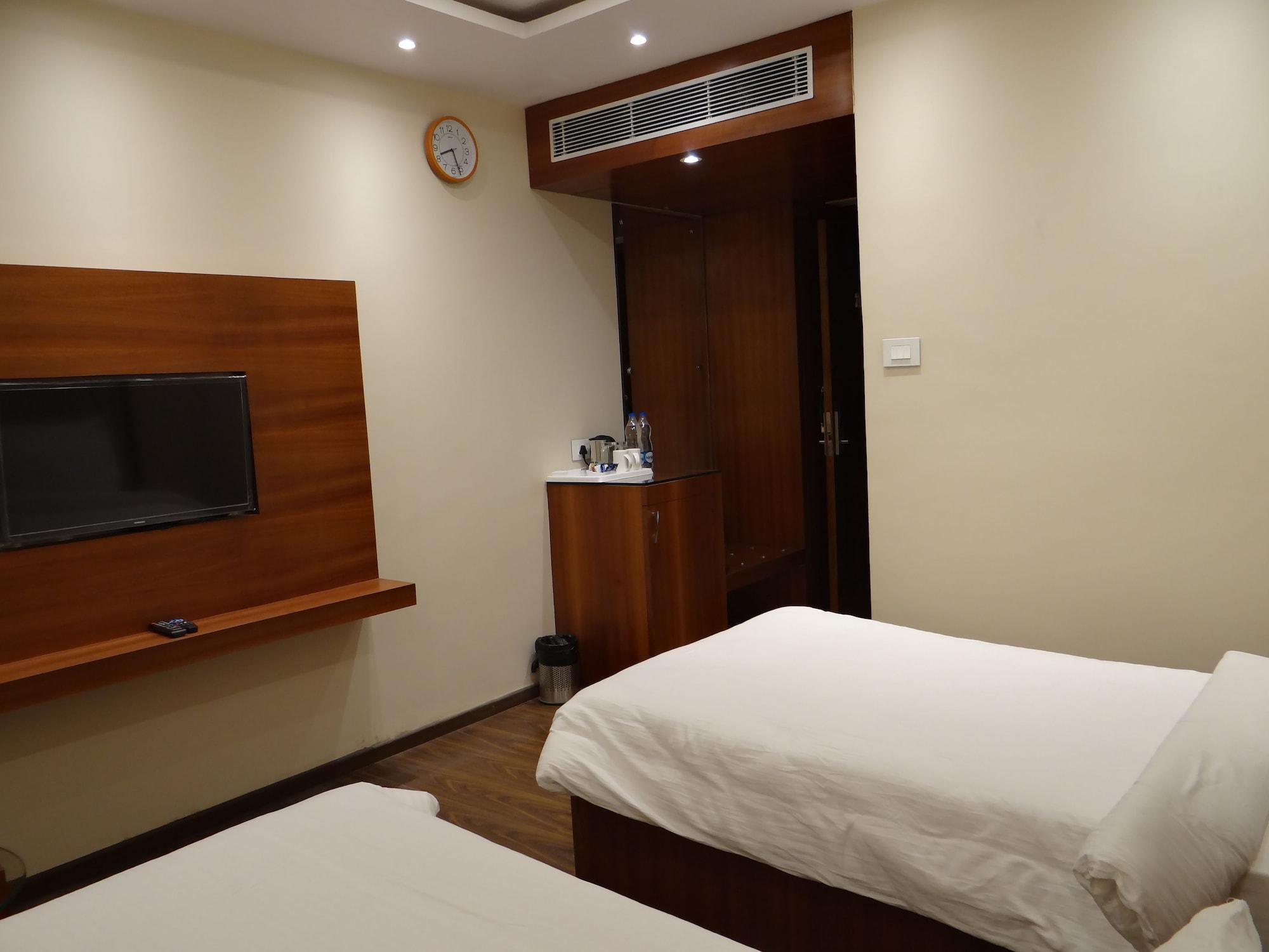 Hotel Tridev Varanasi Exterior foto