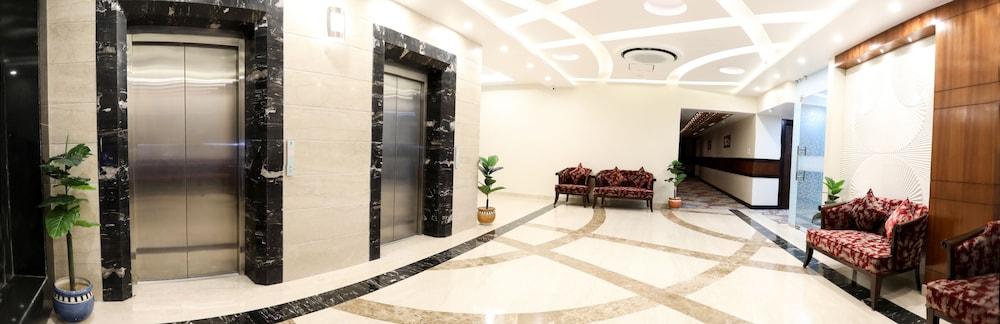 Hotel Tridev Varanasi Exterior foto